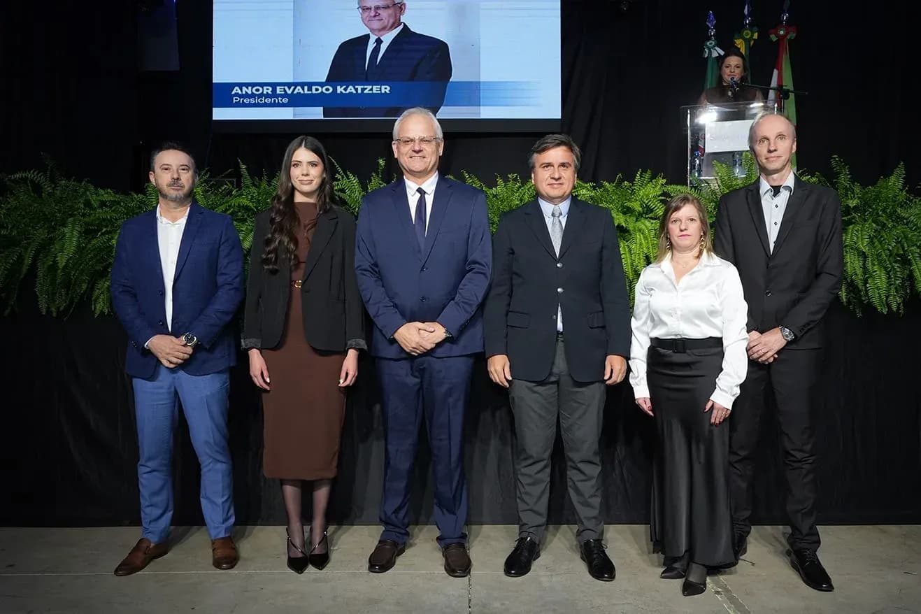 Sindusmobil celebra 65 anos e empossa nova diretoria 2026-2028
