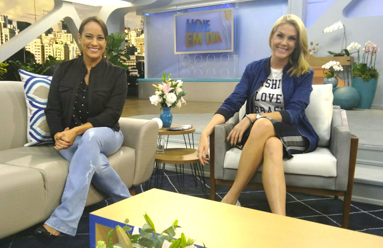 Renata_Alves_e_Ana_Hickmann_-_Mesas_Iron_Lider_Design.jpg